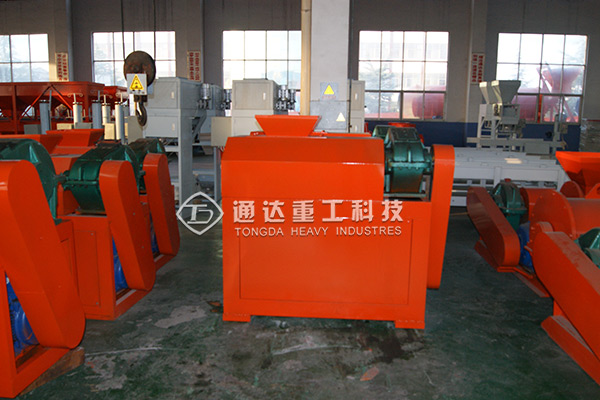 復(fù)合肥生產(chǎn)線配套的對輥擠壓造粒機造粒優(yōu)勢是什么