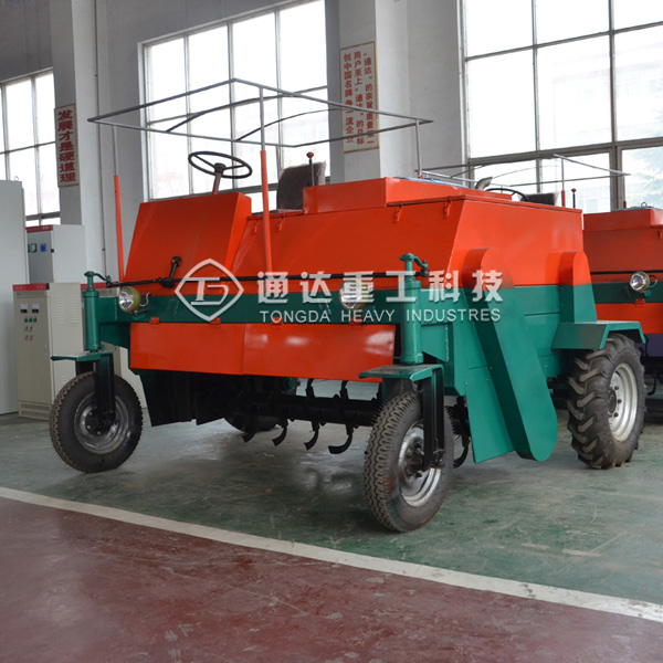 行走式翻堆機(jī).jpg
