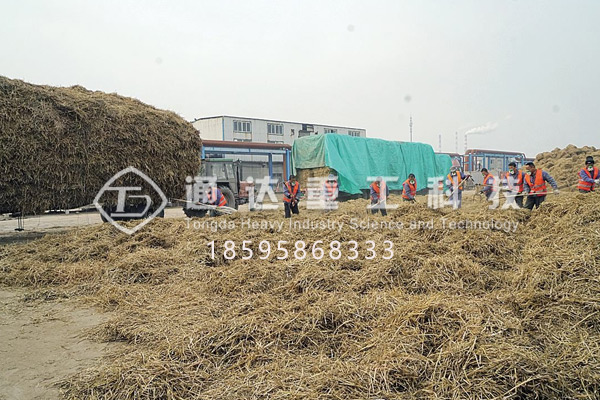 牛糞和秸稈怎么加工有機(jī)肥料?牛糞秸稈有機(jī)肥生產(chǎn)線(xiàn)設(shè)備有哪些?